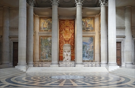 royalPalaceImg